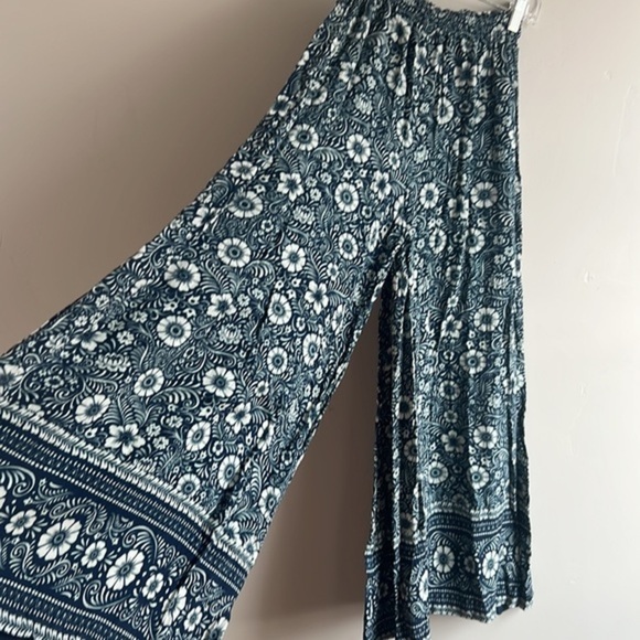 Tigerlily Australia palazzo flared pant and boho top blue floral two piece set - Picture 7 of 10